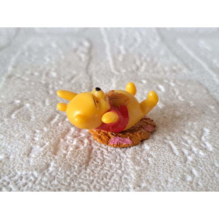 Winnie The Poeh met bladeren, Zaini, kunststof 3.5x2.5x2cm - winnie the pooh