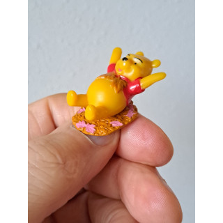 Winnie The Poeh met bladeren, Zaini, kunststof 3.5x2.5x2cm
