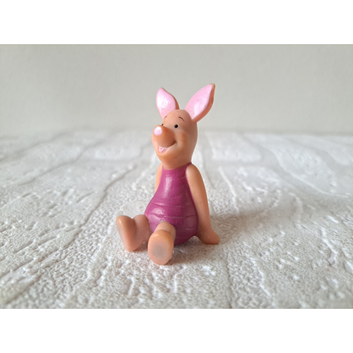 Zittend Knorretje, Winnie de Poeh, rubber 3x3.5x5.5cm - winnie the pooh