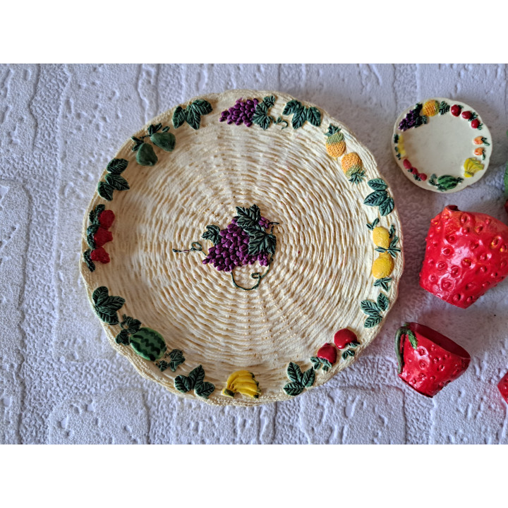 Aardbeien kinderservies 10 delig, kunsthars D12.5xH5.5cm - Verzamelobjecten