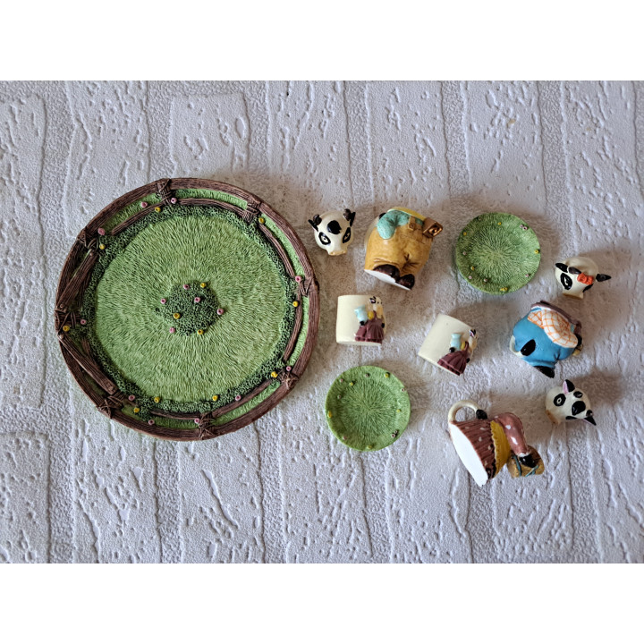 Aardbeien kinderservies 10 delig, kunsthars D12.5xH5.5cm - Verzamelobjecten