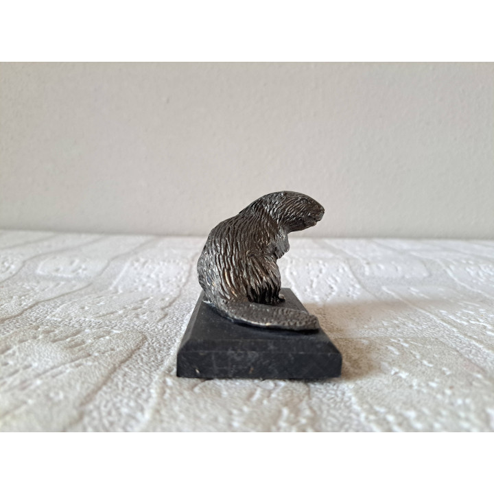 Verzilverde Bever op houten plateau, WNF 8.5x4.5x5.5cm - dierfiguren
