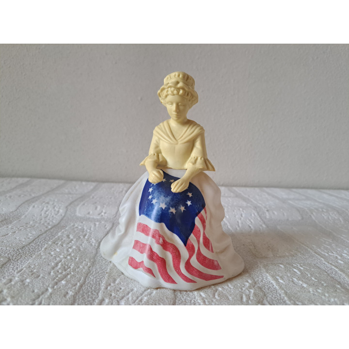 Betsy Ross, cologneflesje Avon, jaren 70, 10.5x7x14cm - avon