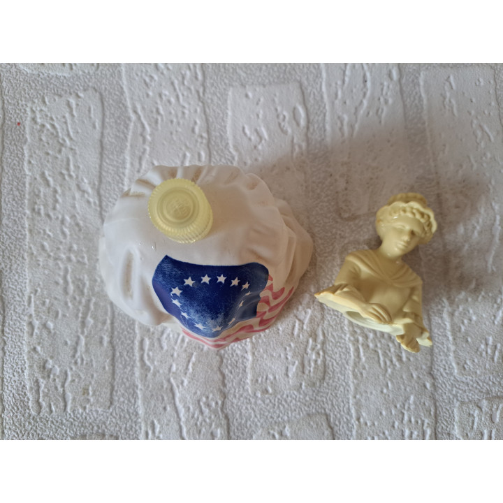 Betsy Ross, cologneflesje Avon, jaren 70, 10.5x7x14cm - avon
