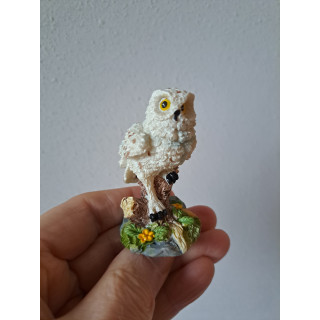 Sneeuwuil op een boomstronk, kunsthars 4x4x7cm