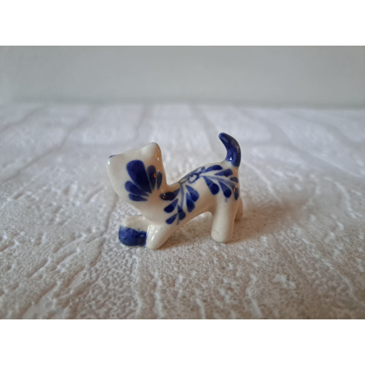 Delftsblauw poes met bloemen, porselein 4x2x3cm - dierfiguren