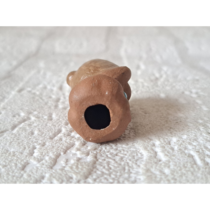 Baby met muts, aardewerk 2x2.5x3.5cm - beeldjes