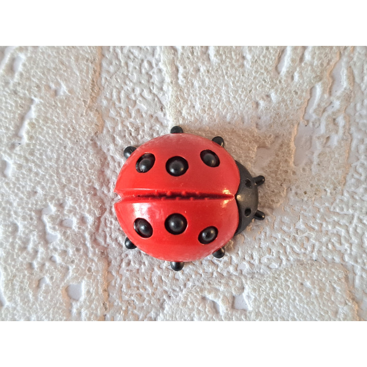 Lieveheersbeestje, kunststof 3x3x1.5cm - Verzamelobjecten