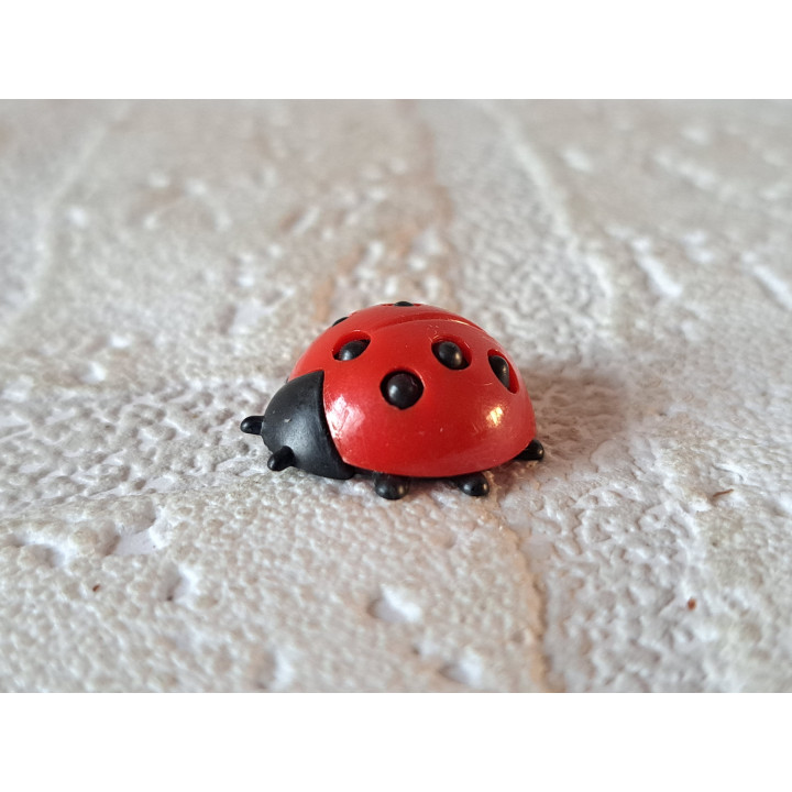 Lieveheersbeestje, kunststof 2x2x1cm - Verzamelobjecten