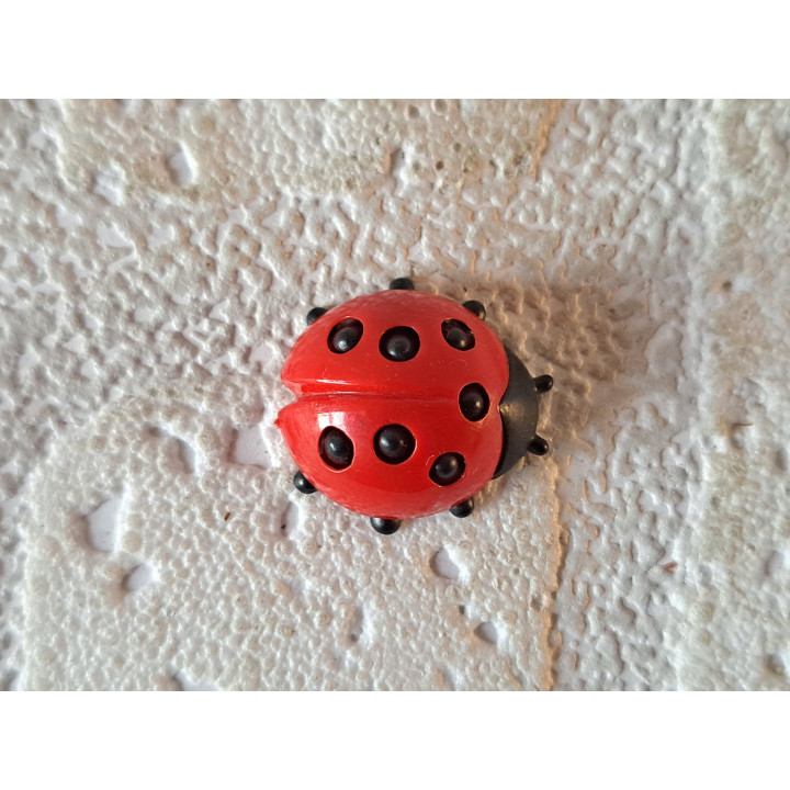 Lieveheersbeestje, kunststof 2x2x1cm - Verzamelobjecten