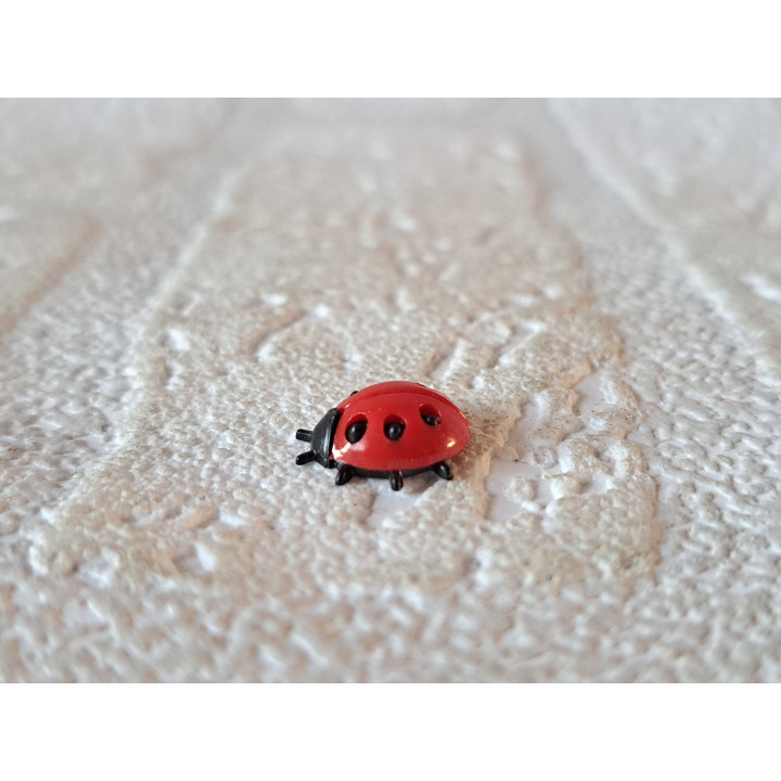 Lieveheersbeestje, kunststof 1.5x1.5x0.5cm - Verzamelobjecten