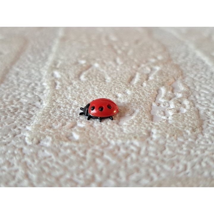 Lieveheersbeestje, kunststof 1x1x0.3cm - Verzamelobjecten