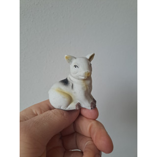 Zittend varken, porselein 5.5x3.5x5.5cm