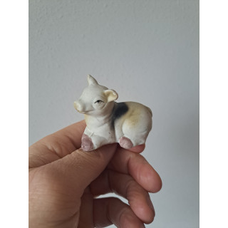 Liggend varken, kop vooruit, porselein 6x3.5x4.5cm