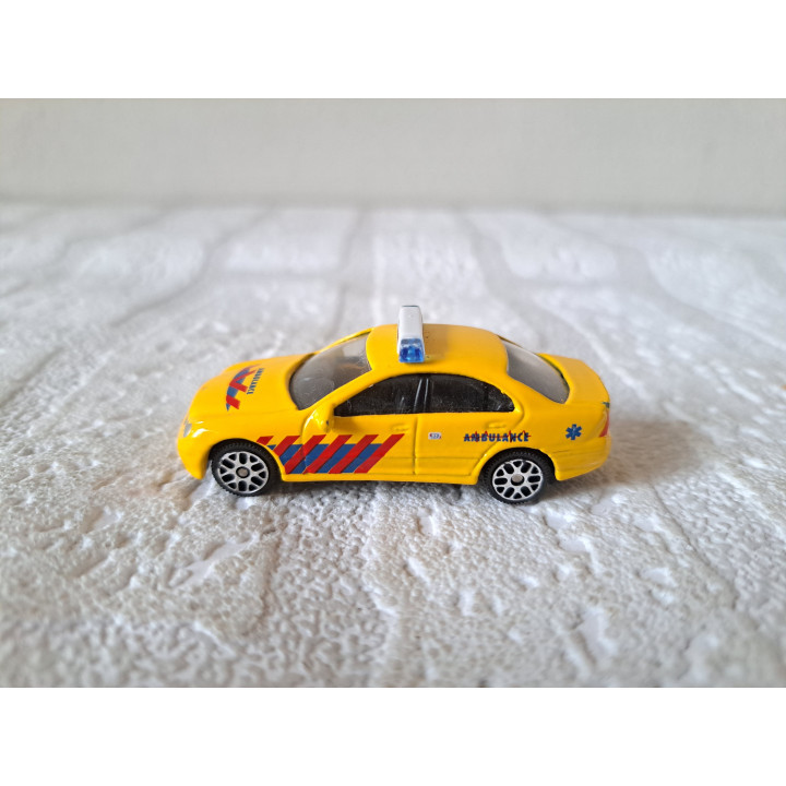 Mercedes C class Nederlandse ambulance 1:72 JoyCity geel - modelauto