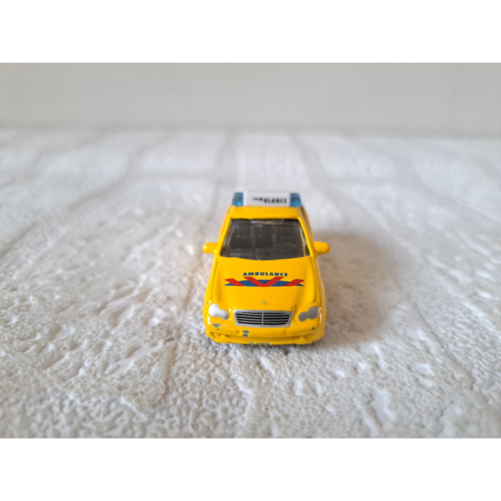 Mercedes C class Nederlandse ambulance 1:72 JoyCity geel - modelauto