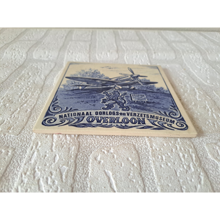 Oorlogs en verzetsmuseum Overloon Spitfire vliegtuig 15x15cm - tegels