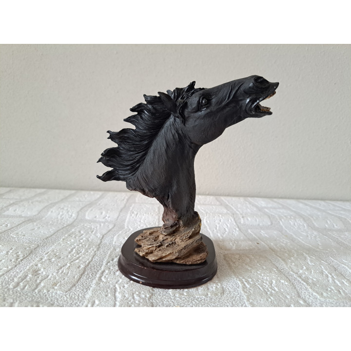 Pennenhouder met paardenhoofd, kunsthars 10.5x11x17cm zw - Verzamelobjecten