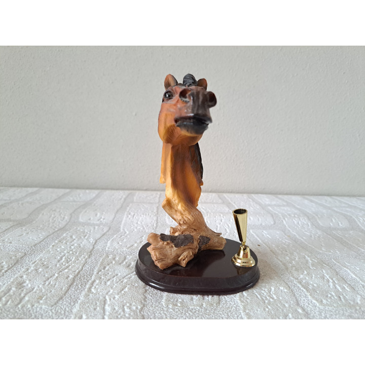 Pennenhouder met paardenhoofd, kunsthars 10.5x11x17cm lb - Verzamelobjecten