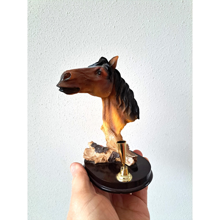 Pennenhouder met paardenhoofd, kunsthars 10.5x11x17cm lb