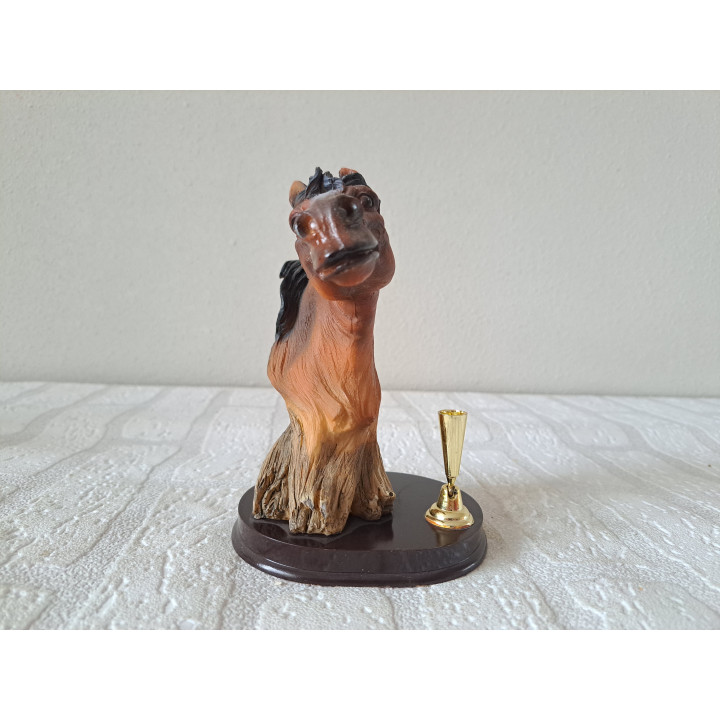 Pennenhouder met paardenhoofd, kunsthars 10.5x11x17cm db - Verzamelobjecten