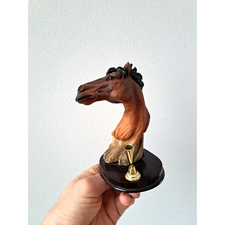 Pennenhouder met paardenhoofd, kunsthars 10.5x11x17cm db