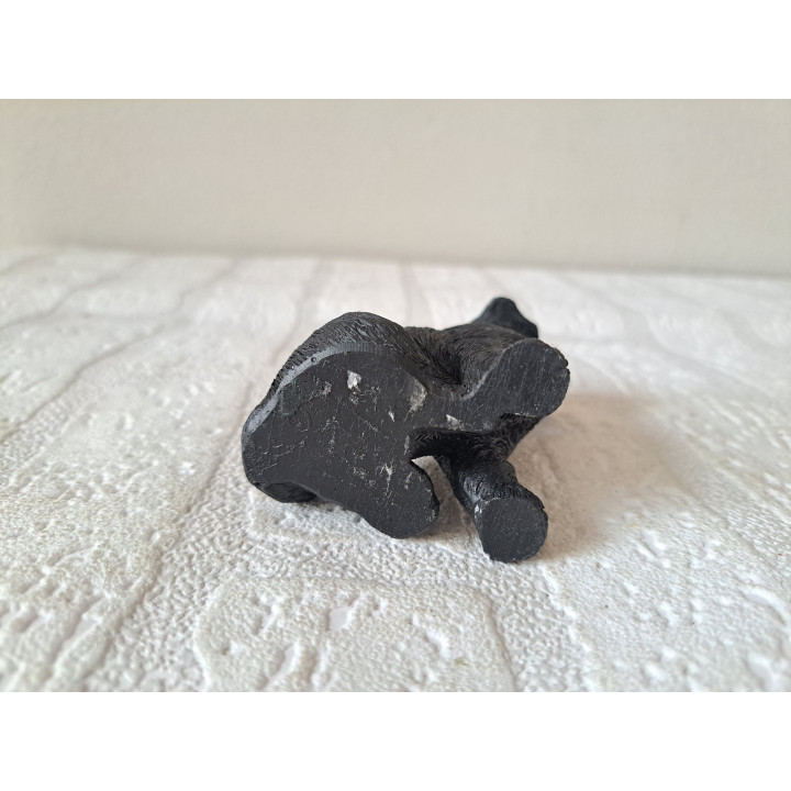 Zittend zwarte Labrador Retriever pup, kunsthars 6x4x8cm - dierfiguren