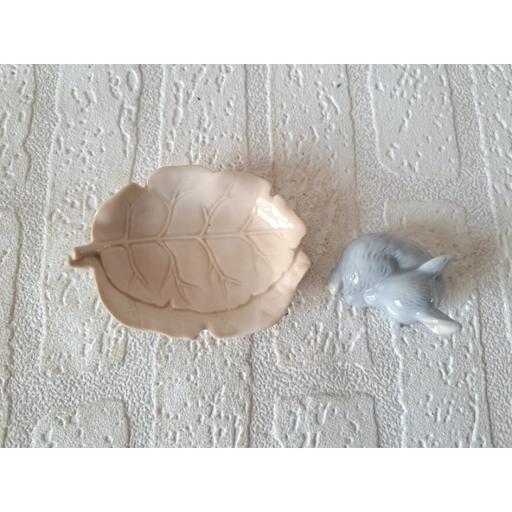 Jong hert Kalf op blad, porselein 10x7.5x4.5cm, Harvey Knox - dierfiguren