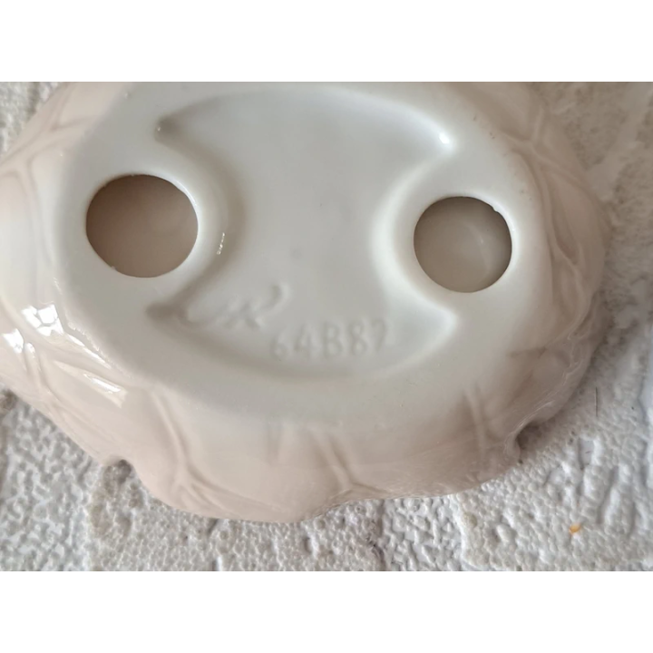 Jong hert Kalf op blad, porselein 10x7.5x4.5cm, Harvey Knox - dierfiguren