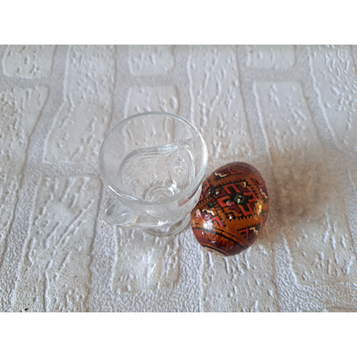 kip eierdopje met houten ei, glas D4.5x10cm - dierfiguren