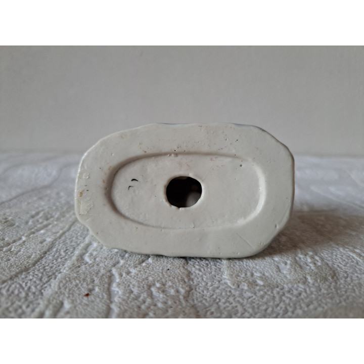 Beren bij de bushalte, Albert Kessler porselein 9x5x8cm - dierfiguren