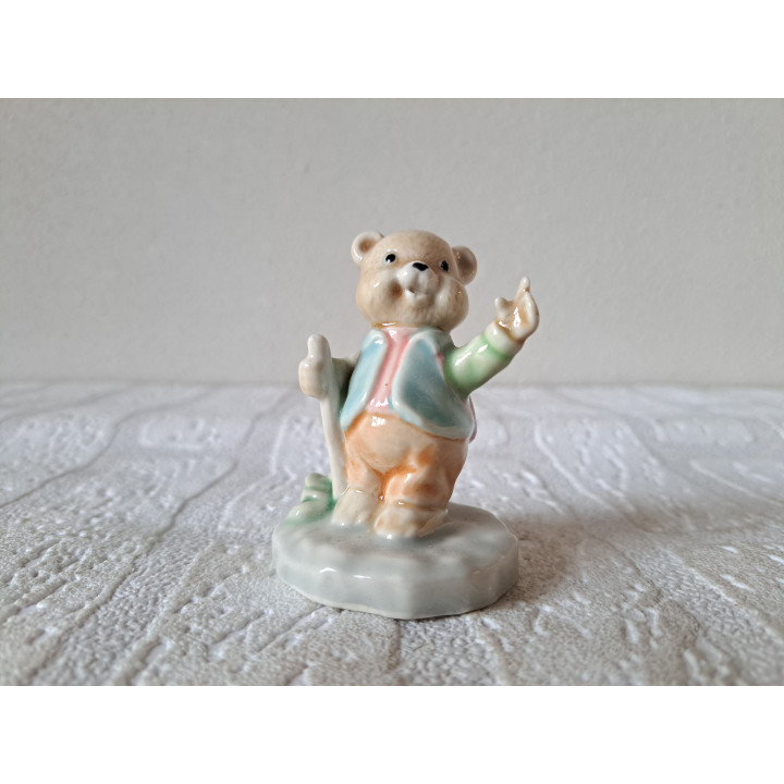 Beer op vakantie, Albert Kessler porselein D5xH7.5cm- dierfiguren