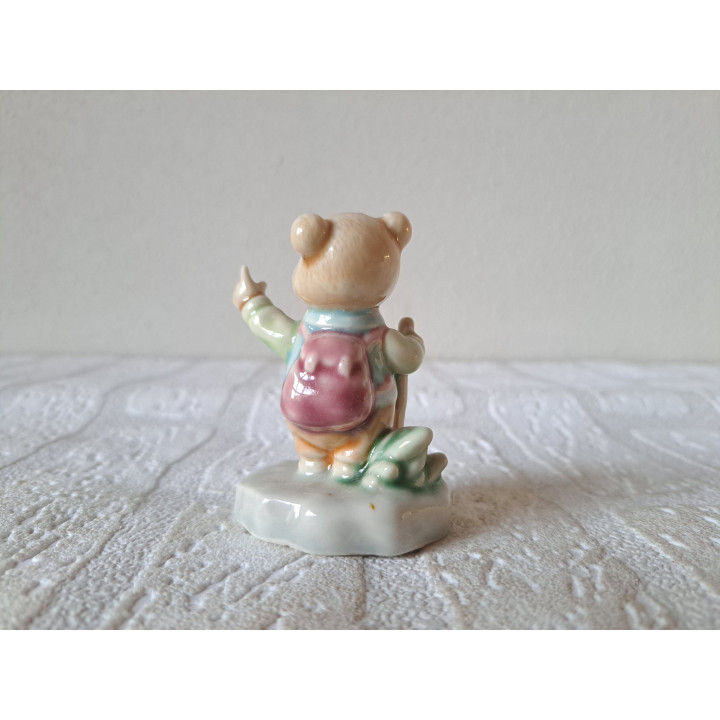 Beer op vakantie, Albert Kessler porselein D5xH7.5cm- dierfiguren