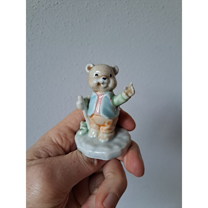 Beer op vakantie, Albert Kessler porselein D5xH7.5cm