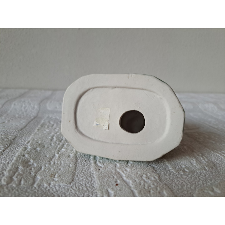 Beer op een schommel, Albert Kessler porselein 9x6x13.5cm - dierfiguren