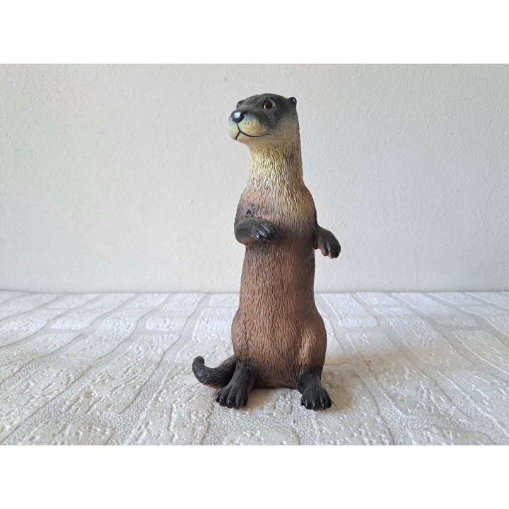 Staande otter voor in de tuin, hard rubber 9x7x20cm - dierfiguren