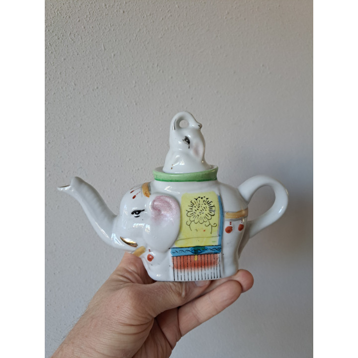 Chinese olifant theepotje, porselein 20x6x14cm
