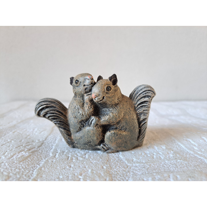 Verliefde eekhoorns, kunsthars 10x4x6cm - dierfiguren