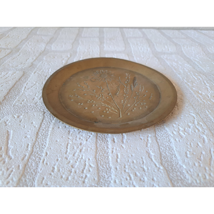 Messing bord met bloem, D15.5xH1.5cm - messing borden