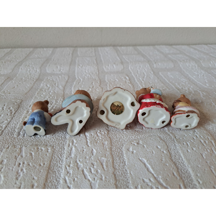 Beren familie aan de eettafel, Princess House, porselein 3.5x3x6cm - dierfiguren