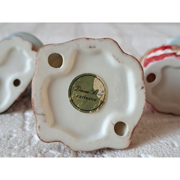 Beren familie aan de eettafel, Princess House, porselein 3.5x3x6cm - dierfiguren