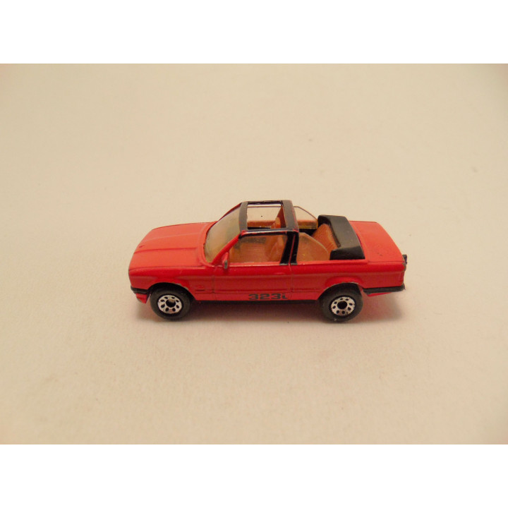 Bmw 323i cabrio Matchbox 1:58 rood
