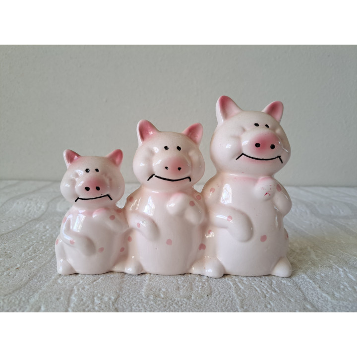 Drie varkens op een rij, porselein 15.5x6.5x11,5cm, dierfiguren