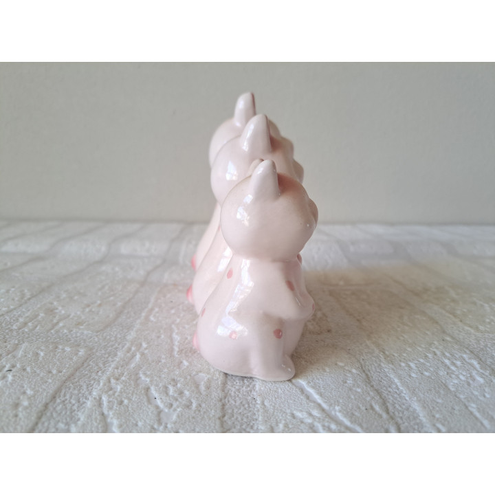 Drie varkens op een rij, porselein 15.5x6.5x11,5cm, dierfiguren