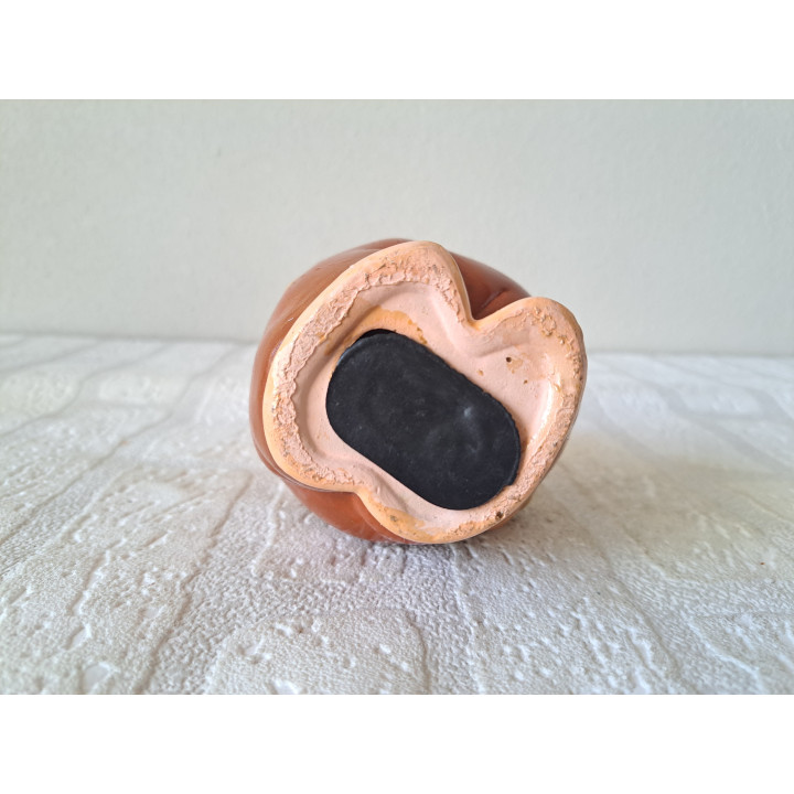 Varken met tuinbroek en trui spaarpot, aardewerk 10x9x14cm, spaarpotten