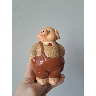 Varken met tuinbroek en trui spaarpot, aardewerk 10x9x14cm