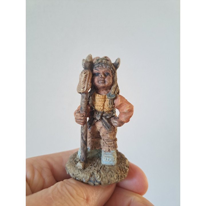 Inheemse Amerikaanse jongen, kunsthars D4xH7cm