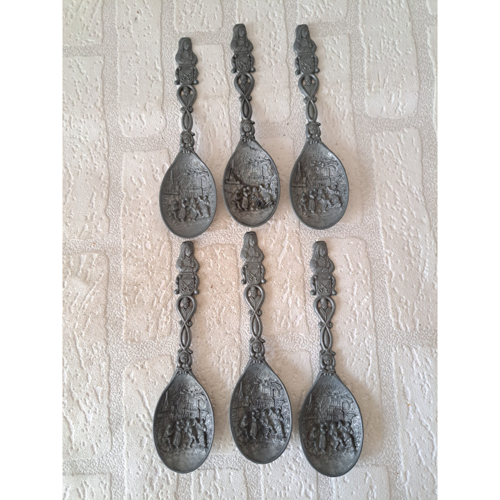 Lepelrek met 6 tinnen lepels, jaren 50-60, 22.5x48.5x4.5cm - beeldjes