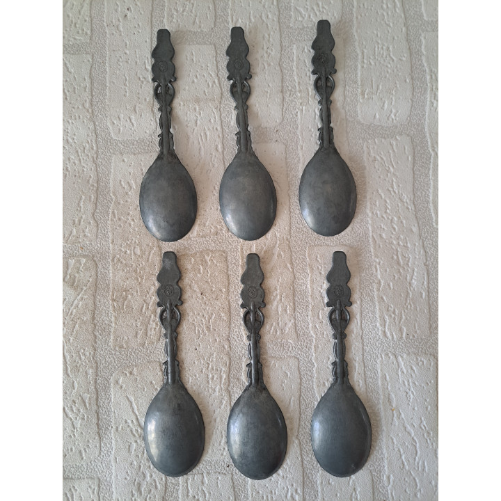 Lepelrek met 6 tinnen lepels, jaren 50-60, 22.5x48.5x4.5cm - beeldjes