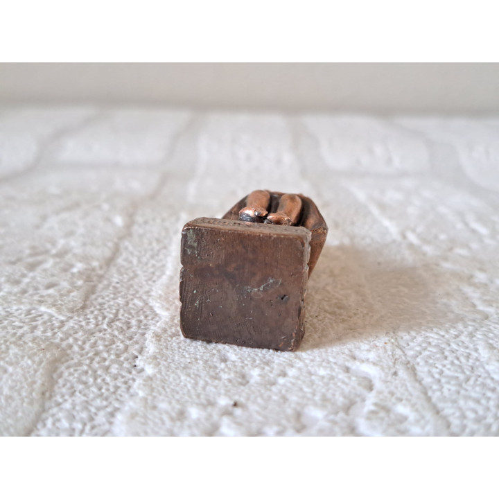 Zusje Lammechien van Bartje Bartels, brons 2x2x5.5cm - boeken